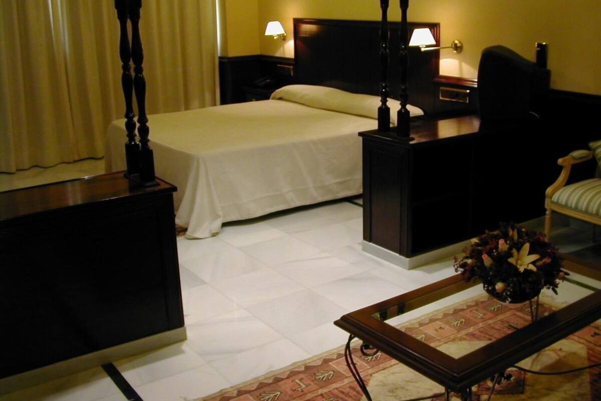 1 bedroom, desk, soundproofing, free wifi