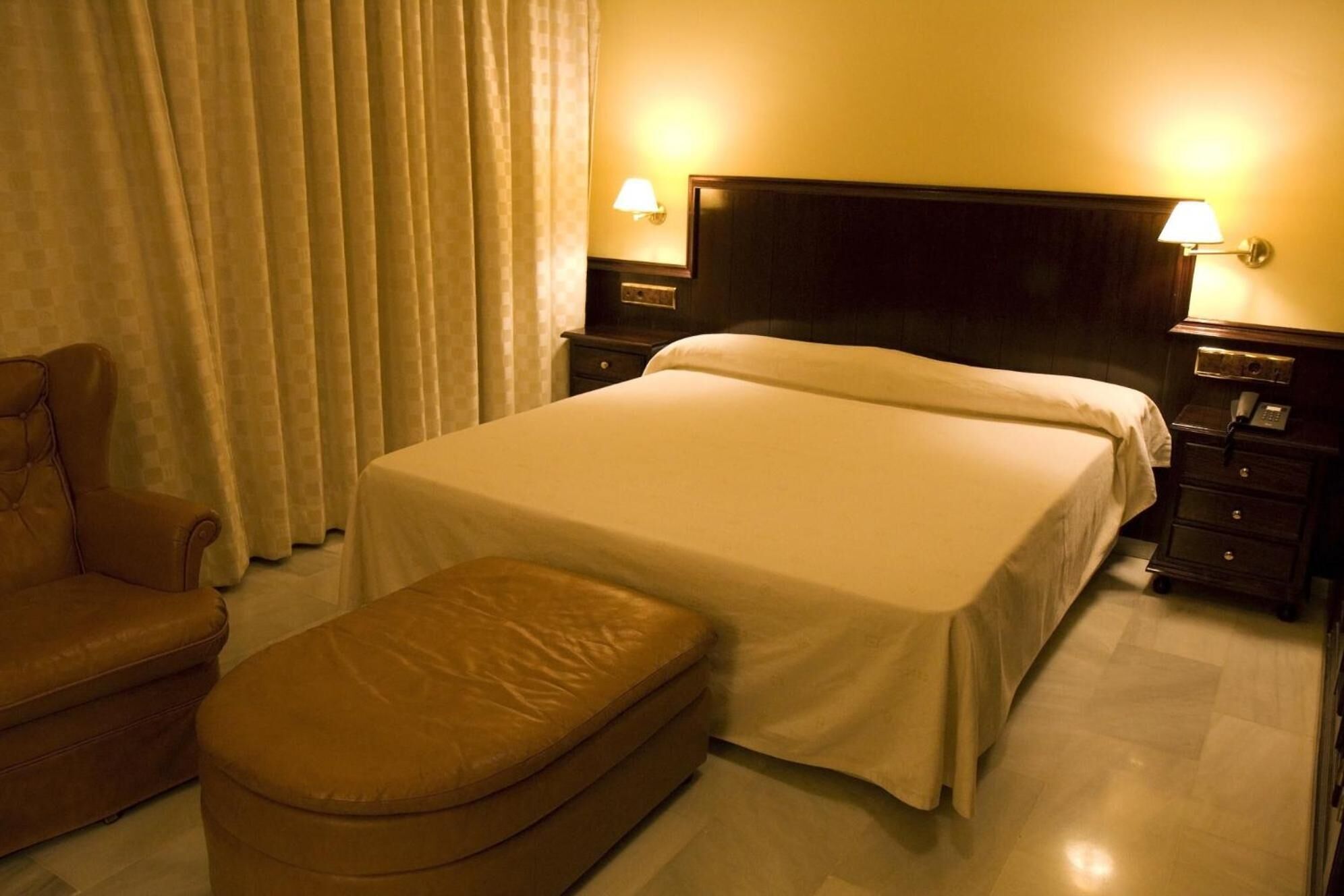 1 bedroom, desk, soundproofing, free wifi