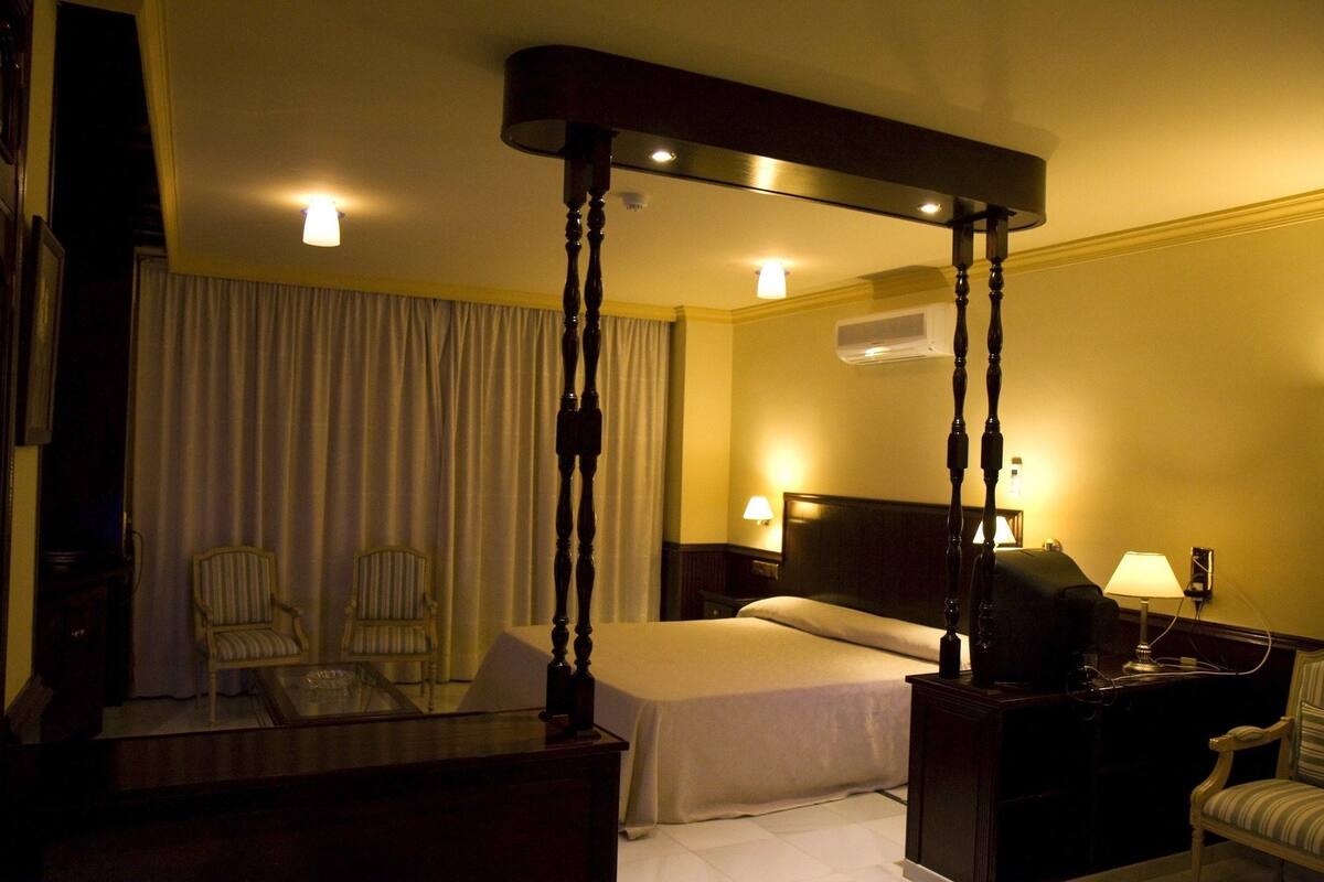 junior suite | 1 bedroom, desk, soundproofing, free wifi