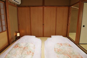 Room, 3 Bedrooms | 3 bedrooms, iron/ironing board, free cots/infant beds, free WiFi - Komachiya (Kyoto)