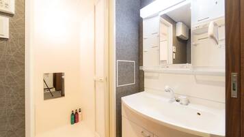 Standard Twin Studio | Bathroom | Combined shower/tub, deep soaking tub, free toiletries, hair dryer
