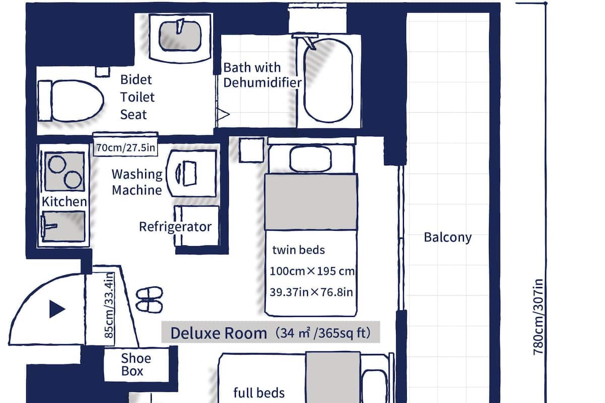 Plattegrond van een hotelkamer met balkon, kitchenette, badkamer met luchtontvochtiger, schoenendoos, kledingkast en twee tweepersoonsbedden.