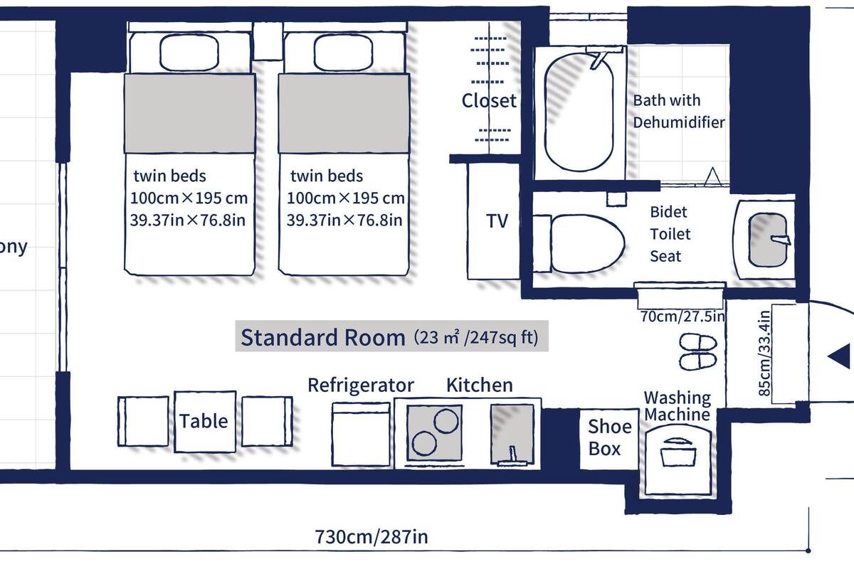 Standaard Twin kamer (Studio) | Een bureau, verduisterende gordijnen, een strijkplank/strijkijzer