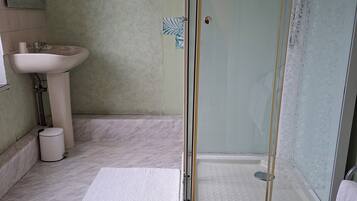 Fer et planche à repasser, lits bébé (gratuits), Wi-Fi gratuit