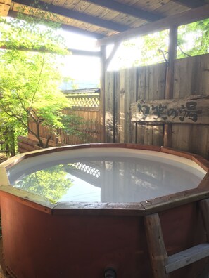 Outdoor spa tub - Guest House Chalet Sielu (Otsu)