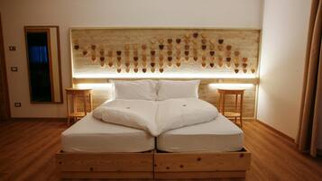 In-room safe, desk, soundproofing, free cribs/infant beds