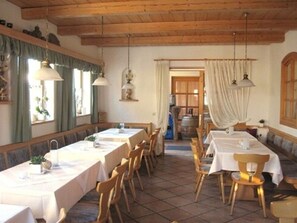 Dinner served, German cuisine - Landgasthof & Landhotel Wild (Eching)