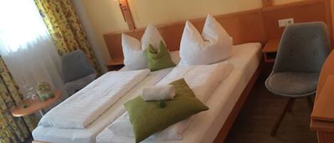 1 quarto, escrivaninha, Wi-Fi de cortesia, roupa de cama