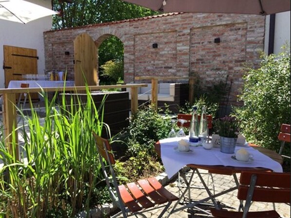 Dinner served, German cuisine - Landgasthof & Landhotel Wild (Eching)