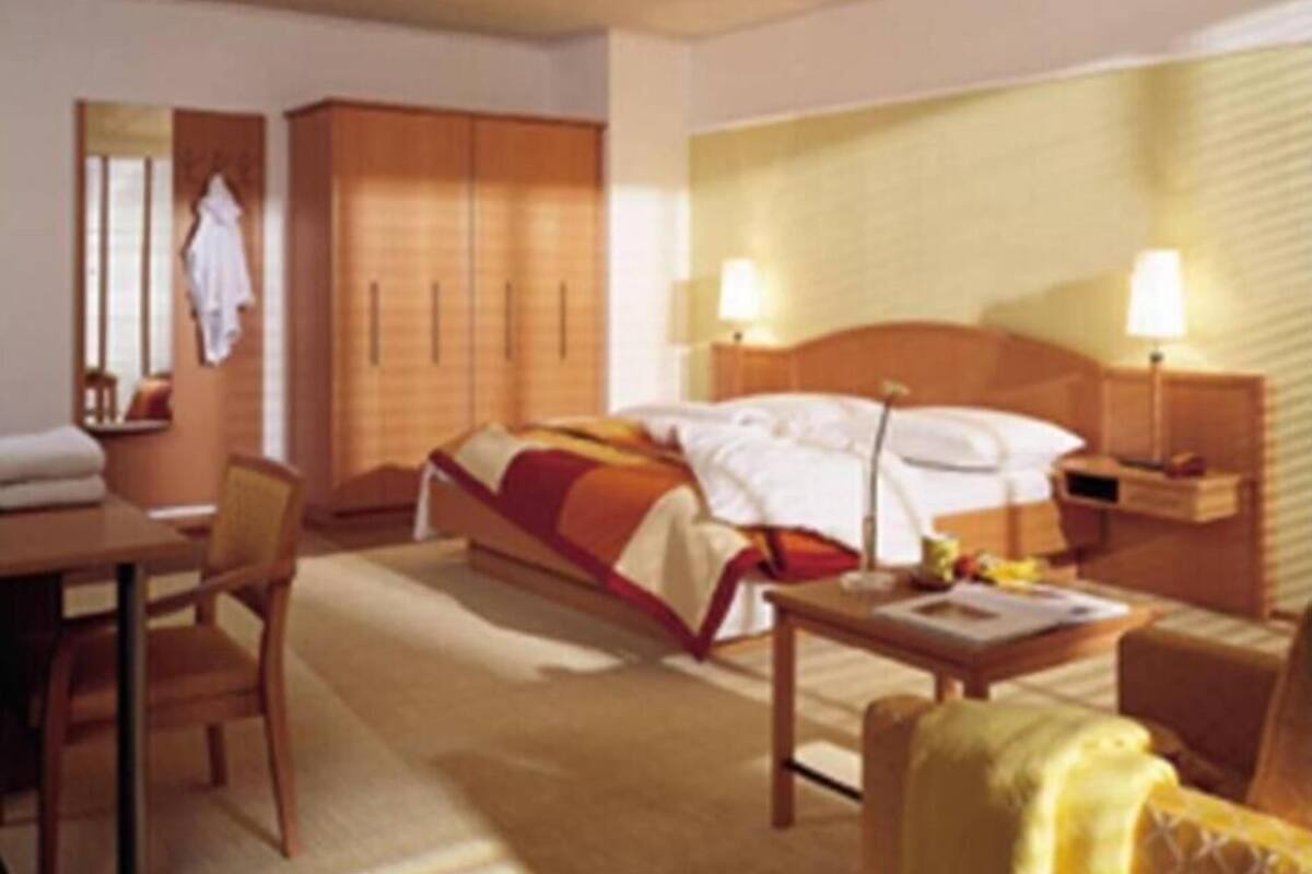 1 bedroom, desk, free wifi, bed sheets