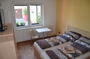 Soundproofing, free WiFi, bed sheets - Penzion Ubytování Květinová (Krelov)