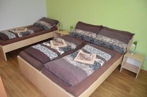 标准公寓, 露台, 花园 | 隔音、免费 WiFi、床单