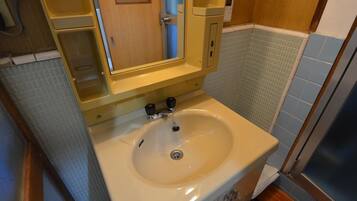 Free toiletries, slippers