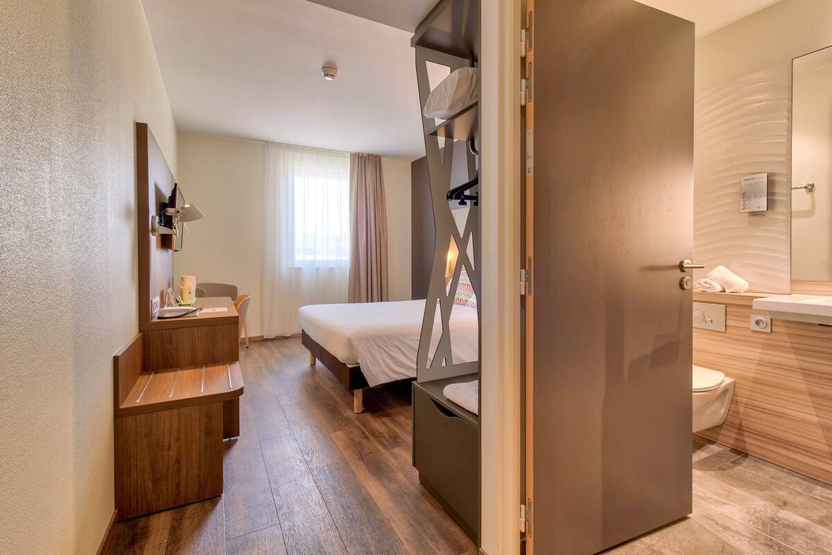 next generation, room, 1 double bed | desk, soundproofing, iron/ironing board, free cots/infant beds