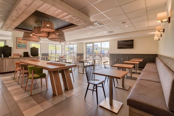 Buffet breakfast on weekdays (EUR 12.9 per person)