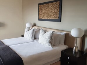Penthouse ejecutivo, 3 habitaciones, balcón | Ropa de cama de alta calidad y camas Tempur-Pedic 
