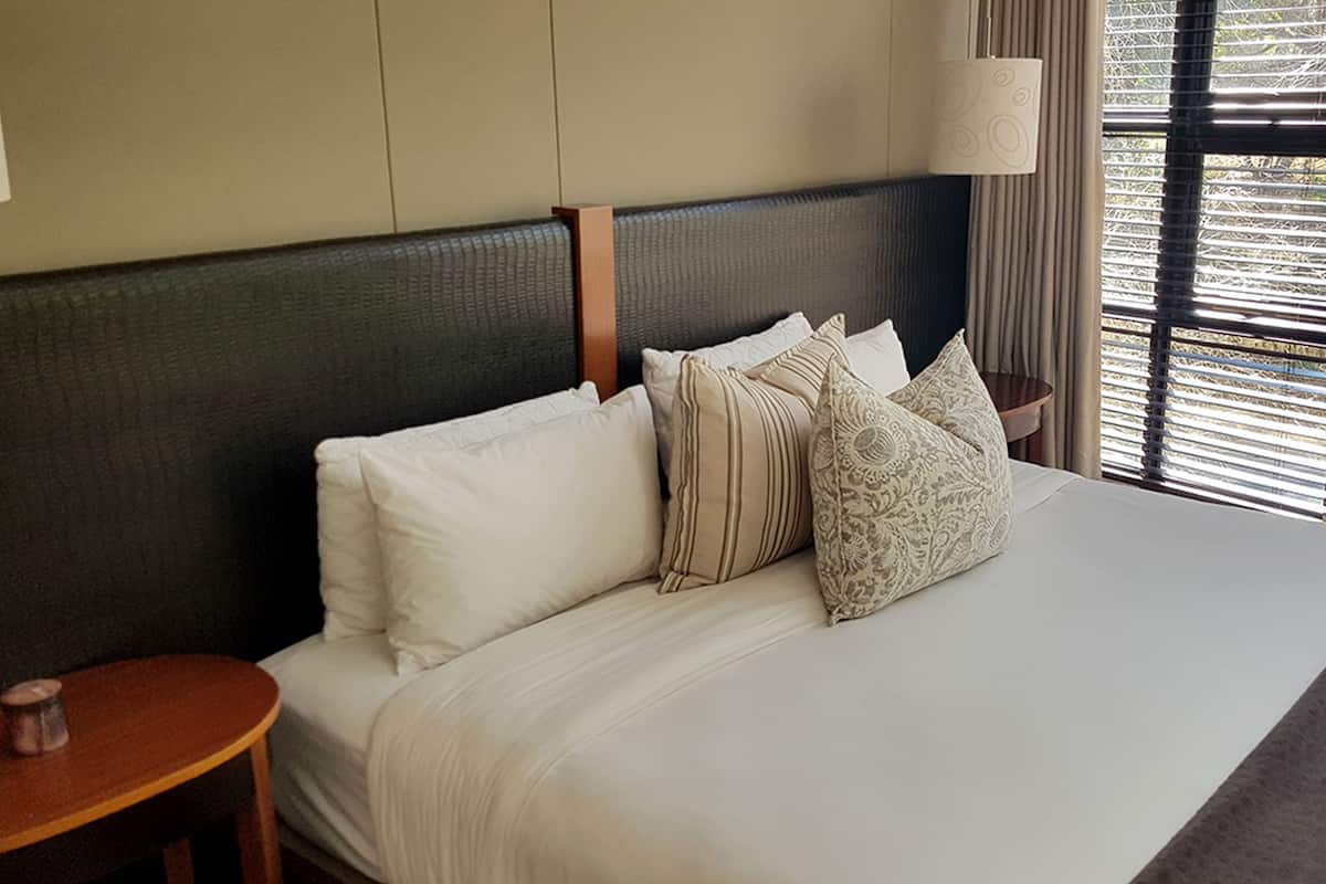 Luxury Apartment, 2 Bedrooms, Balcony | Premium bedding, Tempur-Pedic beds, in-room safe, desk