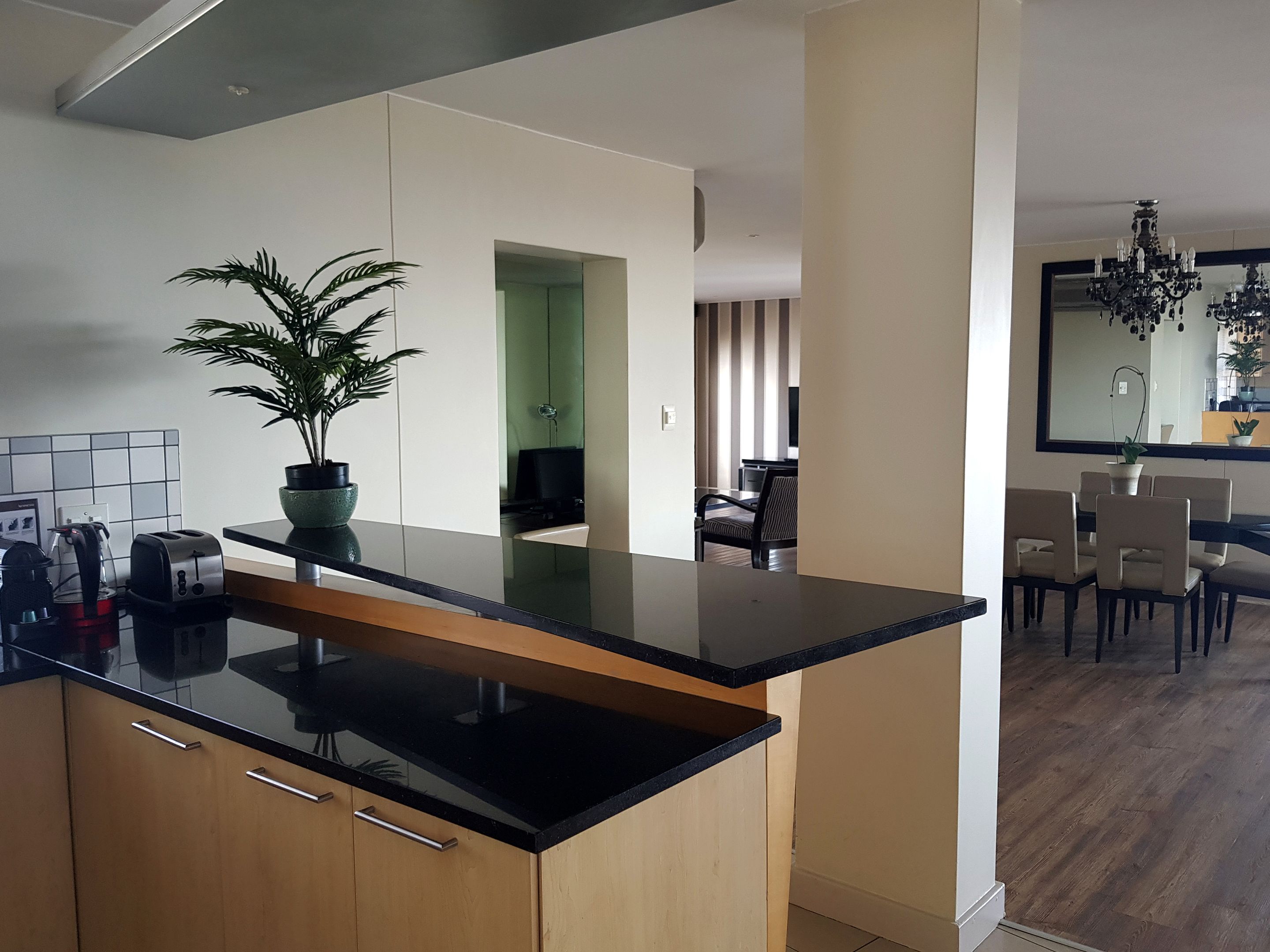 Cobertura executiva, 3 quartos, sacada | Cozinha privada | Geladeira grande, micro-ondas, fogão, cooktop