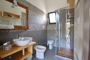 Shower, free toiletries, hair dryer, bidet - Tenuta Margherita (Nardò)