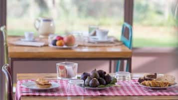Desayuno bufé gratuito y diario