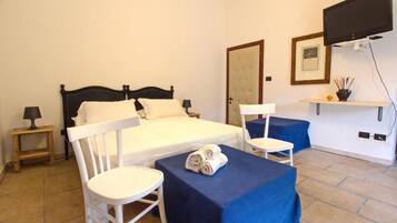 Standard Triple Room | Individually decorated, individually furnished, desk, soundproofing