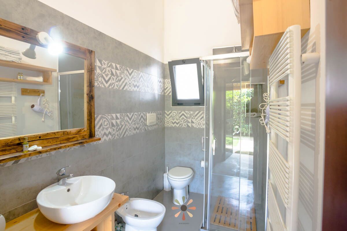 Chambre Double Confort | Salle de bain | Douche, articles de toilette gratuits, sèche-cheveux, bidet