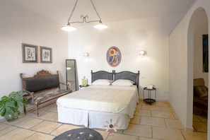 Individually decorated, individually furnished, desk, soundproofing - Tenuta Margherita (Nardò)