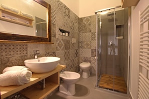 Shower, free toiletries, hair dryer, bidet - Tenuta Margherita (Nardò)