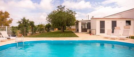 Piscina externa sazonal