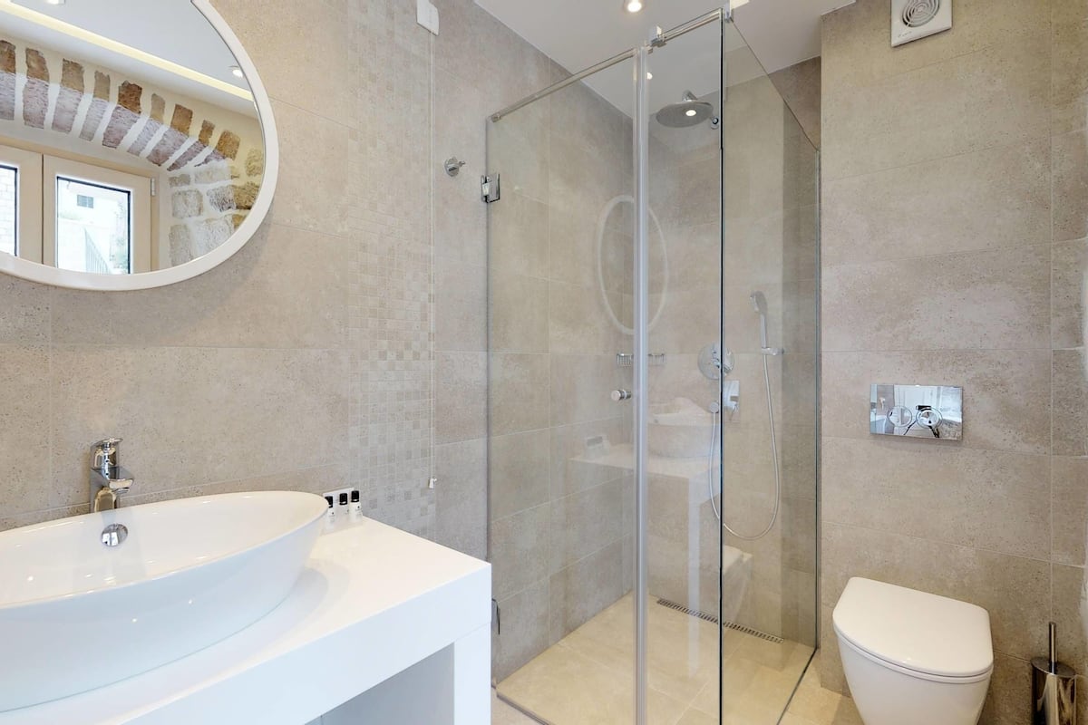 shower, free toiletries, hair dryer, bathrobes