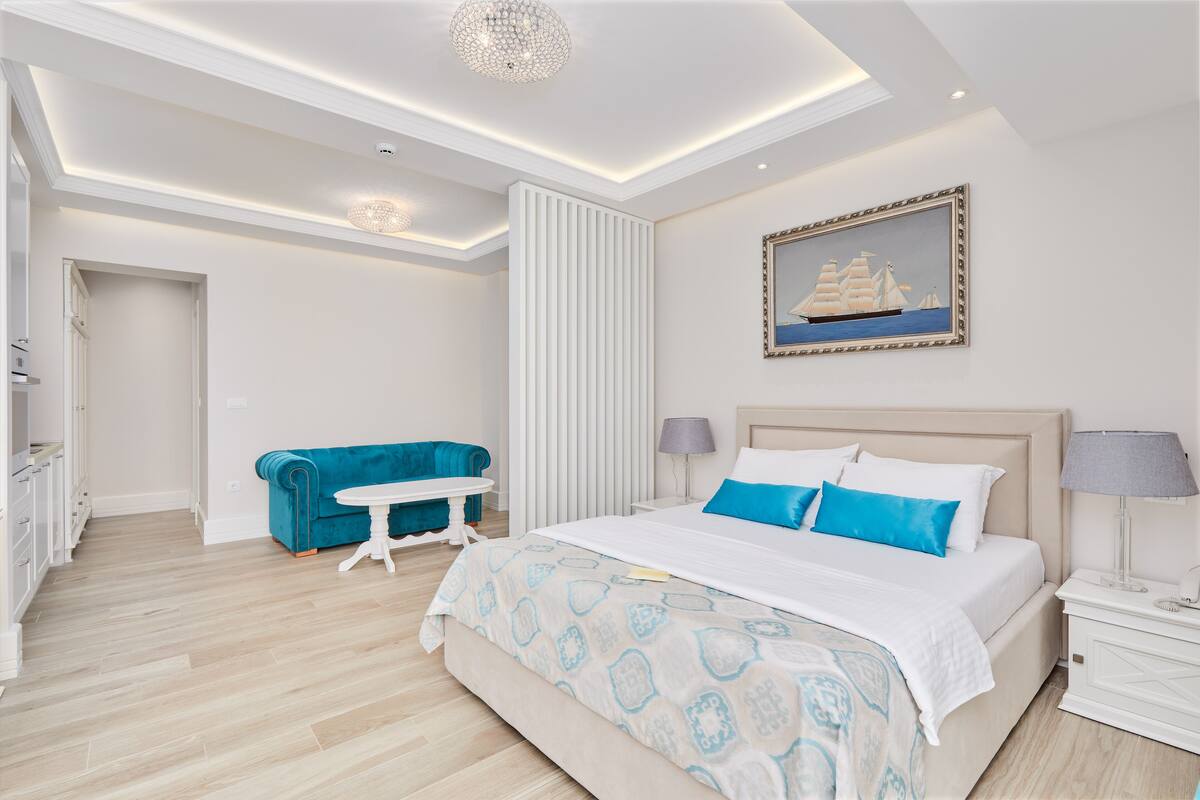 Apartemen Deluks, 2 kamar tidur, 2 kamar mandi, pemandangan laut | Seprai premium, minibar, brankas, dan meja kerja