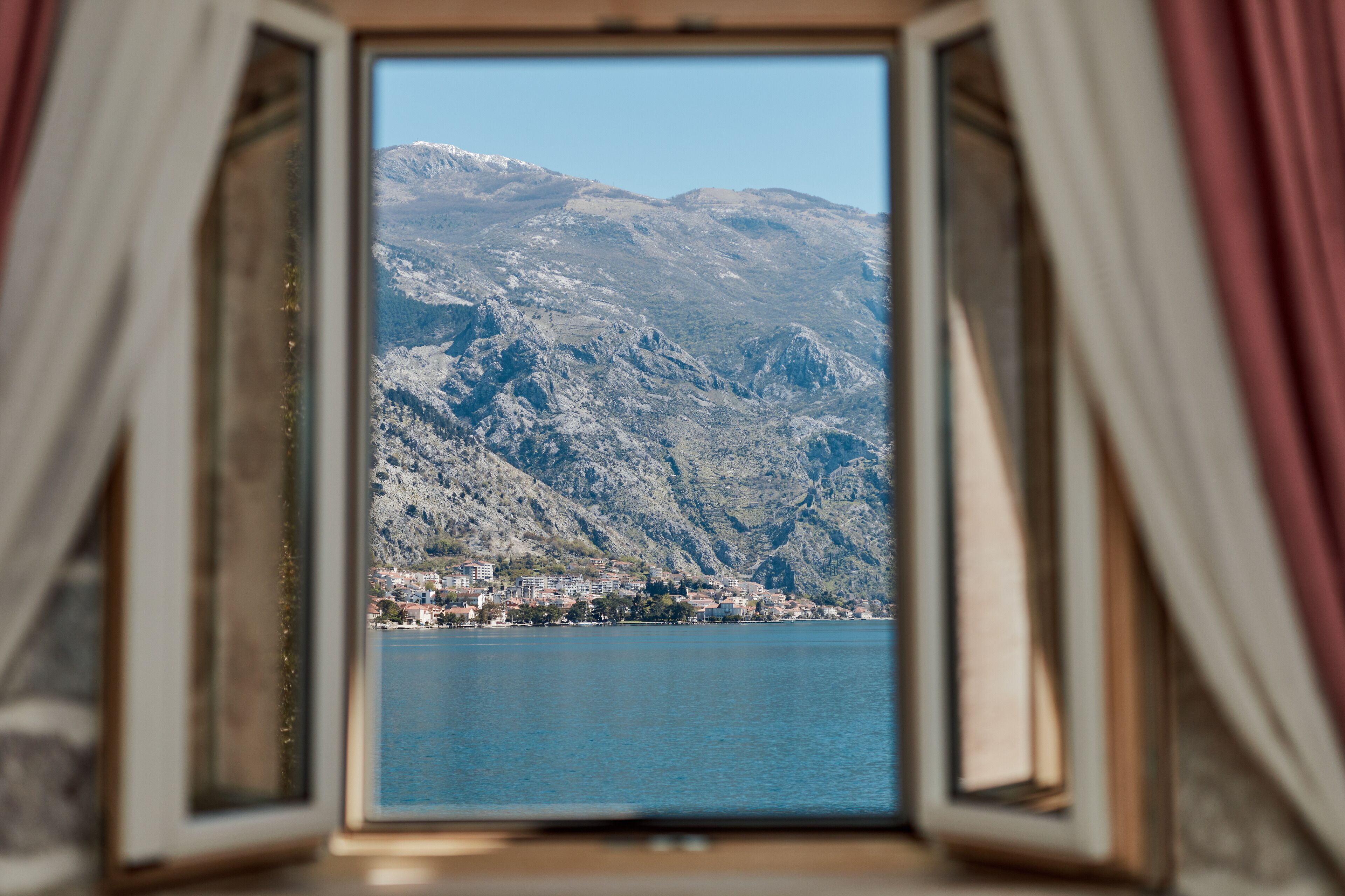 superior double room, sea view | premium bedding, minibar, in-room safe, desk