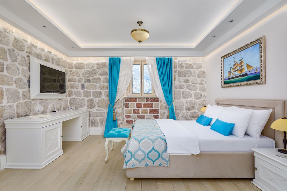 Standard Double Room, Sea View, Ground Floor | 2 bilik tidur, peralatan tempat tidur premium, bar mini