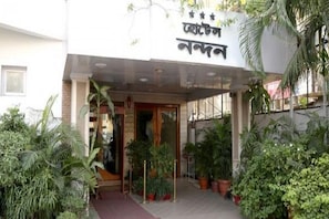 Property entrance - Hotel Nandan (Guwahati)