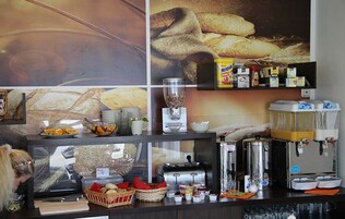 Café da manhã com buffet diário (EUR 14 por pessoa) 