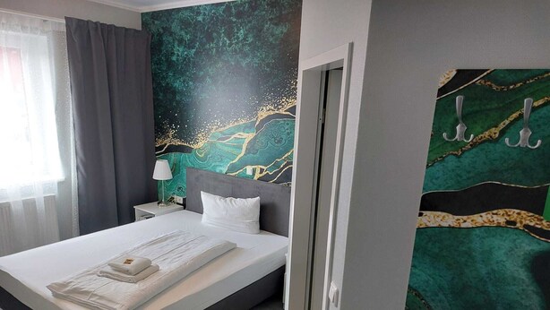 In-room safe, desk, soundproofing, free cots/infant beds - CASILINO Hotel A 20 Wismar (Dorf Mecklenburg)
