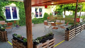 Outdoor dining - CASILINO Hotel A 20 Wismar (Dorf Mecklenburg)