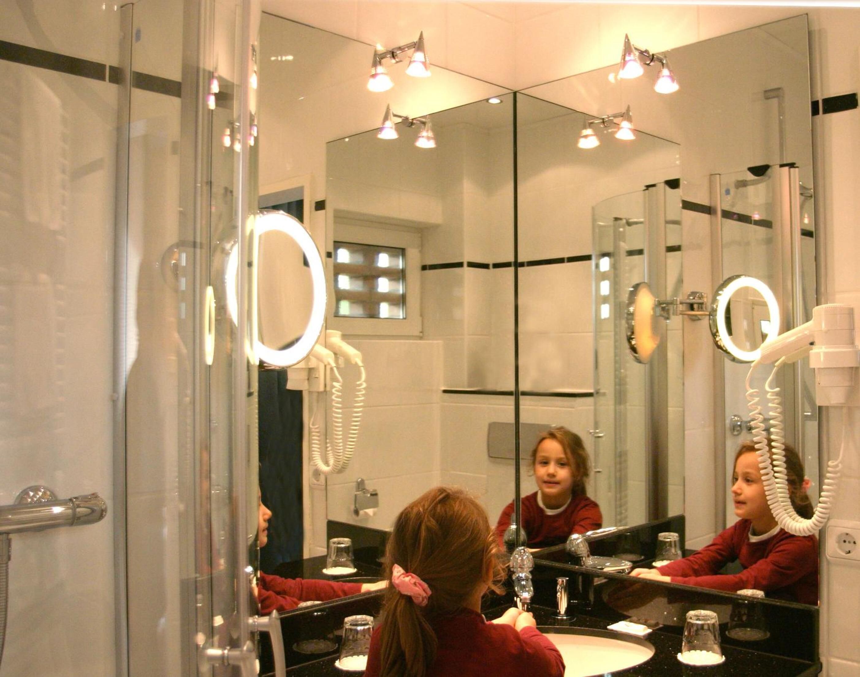 shower, free toiletries