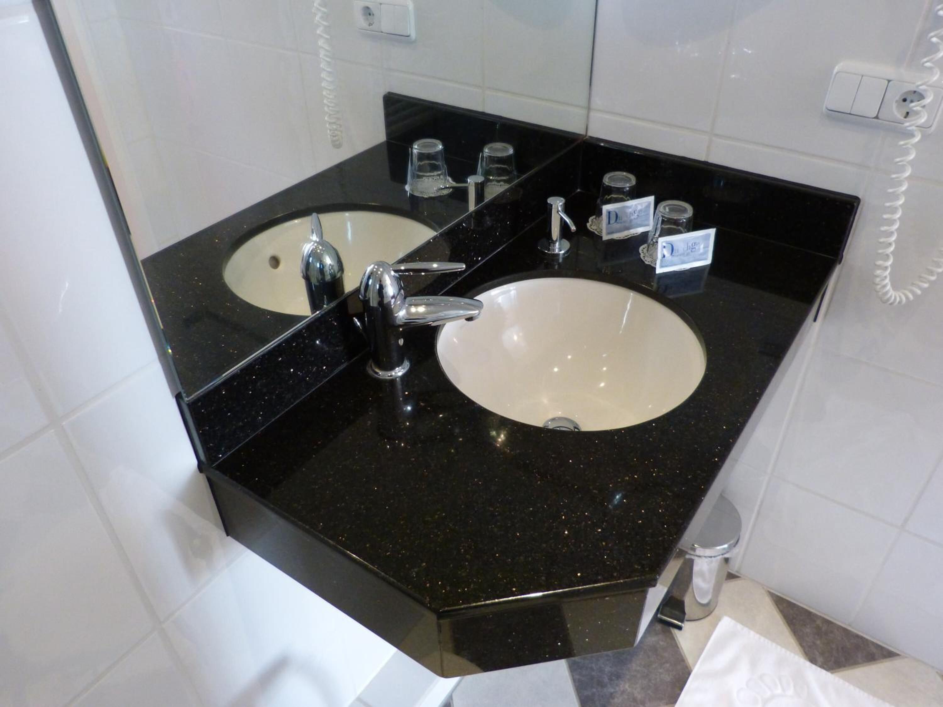 shower, free toiletries