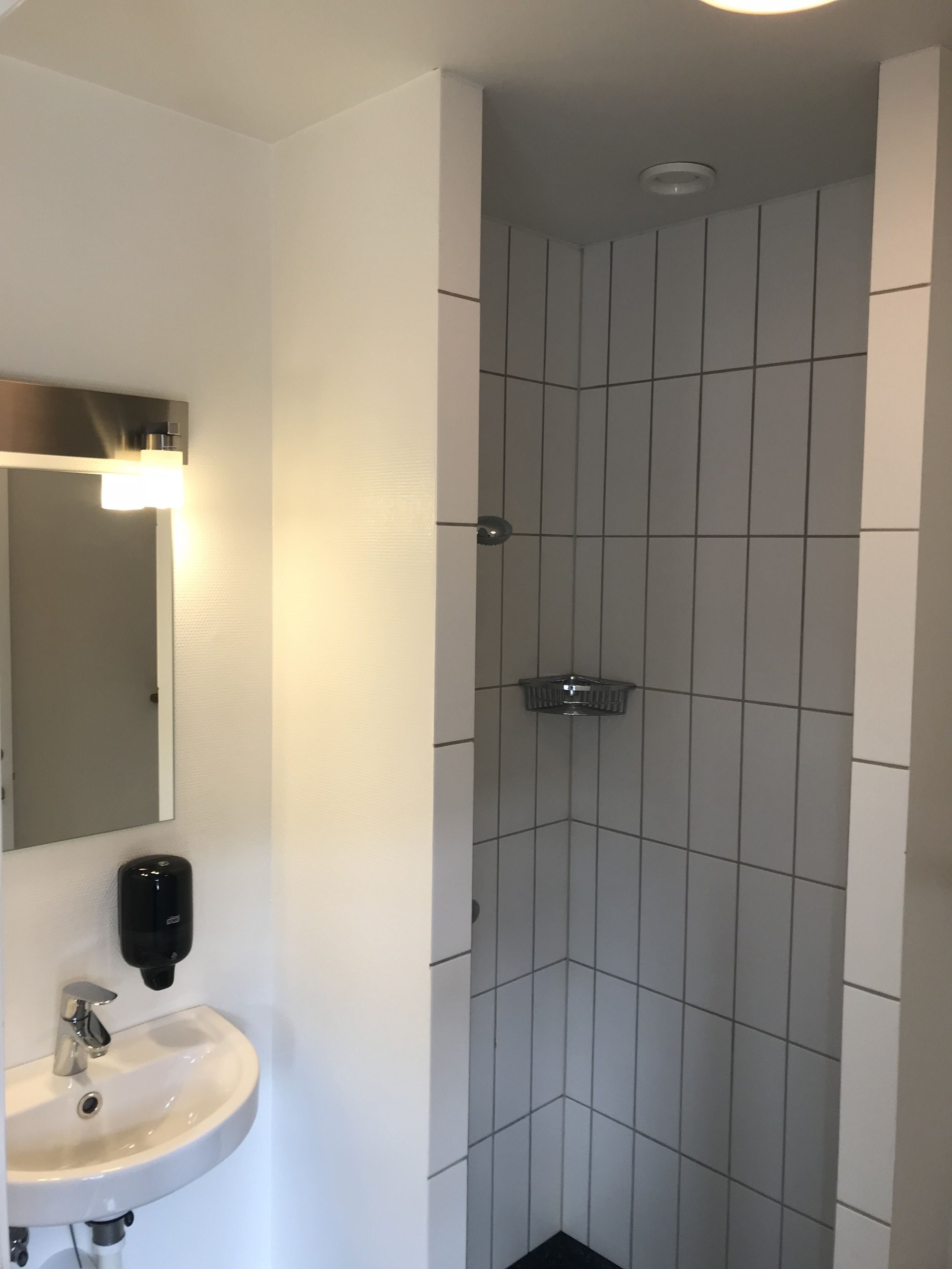 double room (regular or family) | bathroom | shower, free toiletries, bathrobes, towels