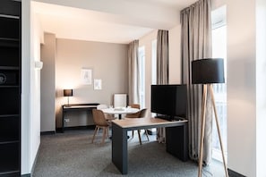 Apartment, 1 Bedroom (Master) | In-room safe, desk, soundproofing, free WiFi