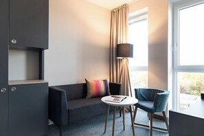 Apartment (Secondary Plus) | Living area | Flat-screen TV - sylc. Apartmenthotel (Hamburg)