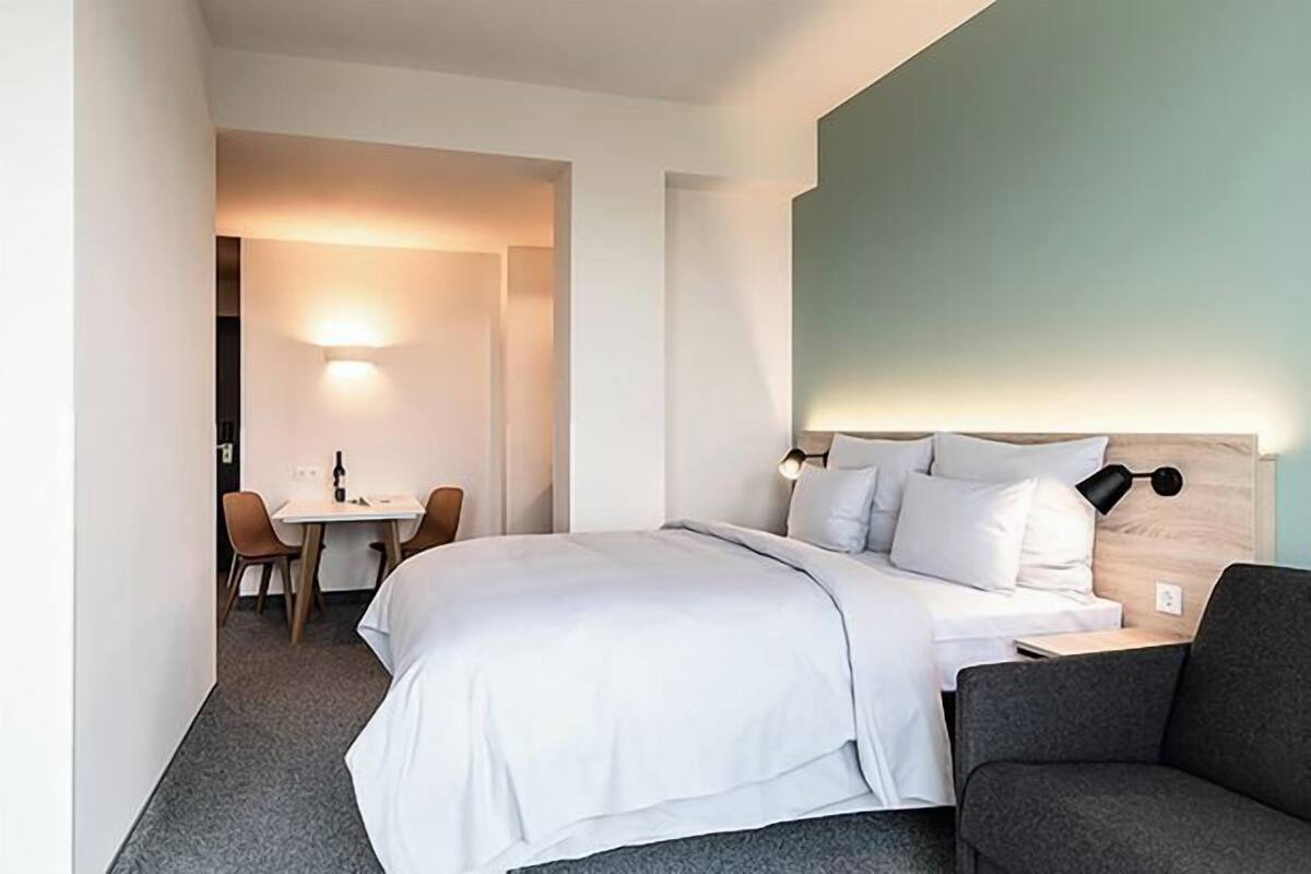 1 bedroom, in-room safe, desk, soundproofing