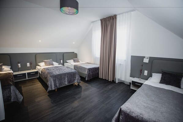 Comfort Studio (bis zur 4 Personen) | Premium bedding, desk, blackout curtains, soundproofing