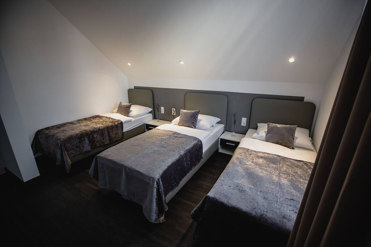 Studio Comfort (Bis zur 3 Personen) | Seprai premium, meja kerja, tirai kedap cahaya, dan kedap suara