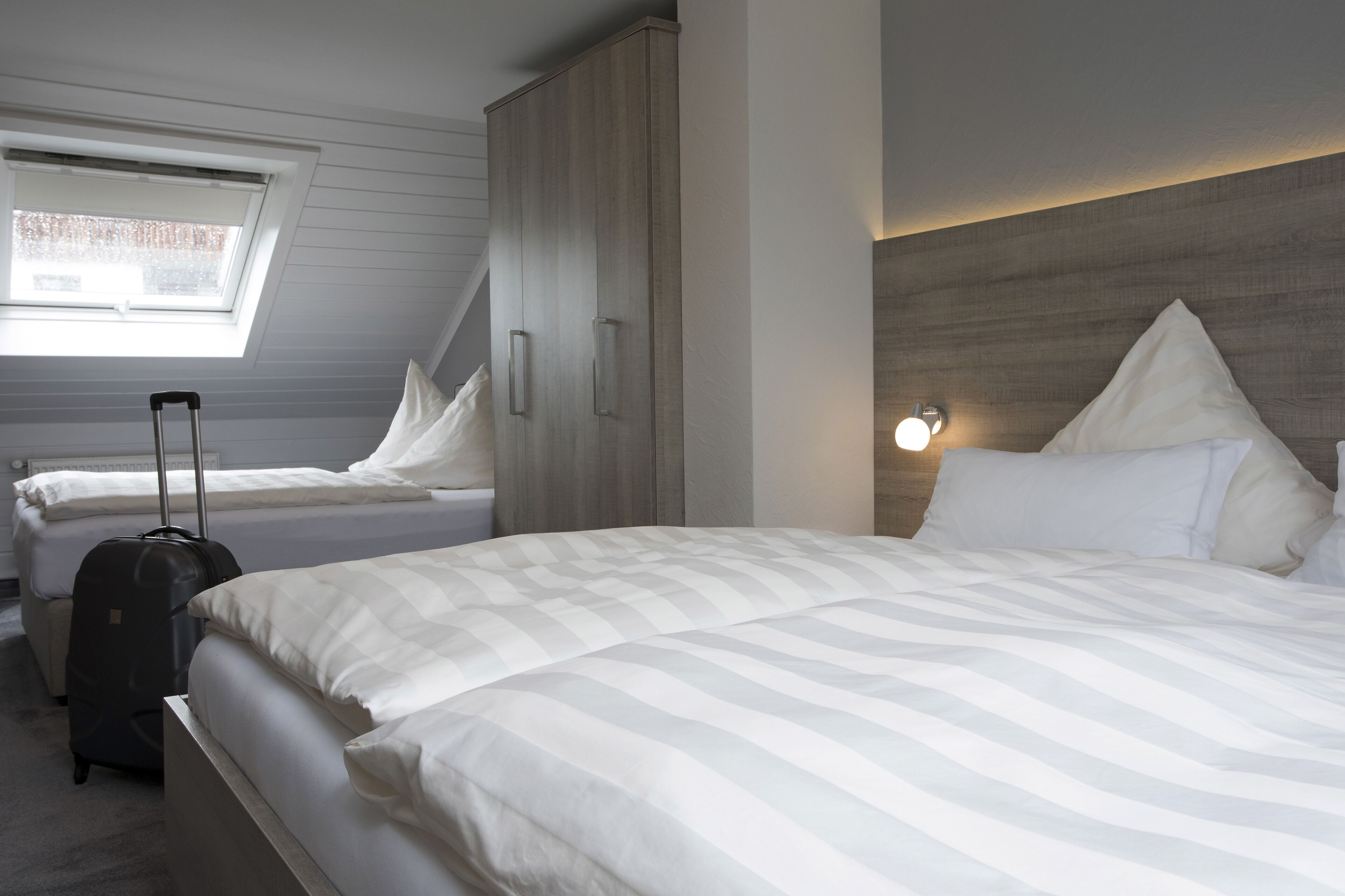 Comfort-Vierbettzimmer | Schreibtisch, kostenloses WLAN, Bettwäsche