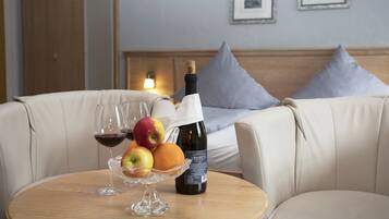 Comfort-Dreibettzimmer | Schreibtisch, kostenloses WLAN, Bettwäsche
