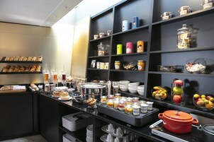 Her gün açık büfe kahvaltı (kişi başı 16 EUR) 