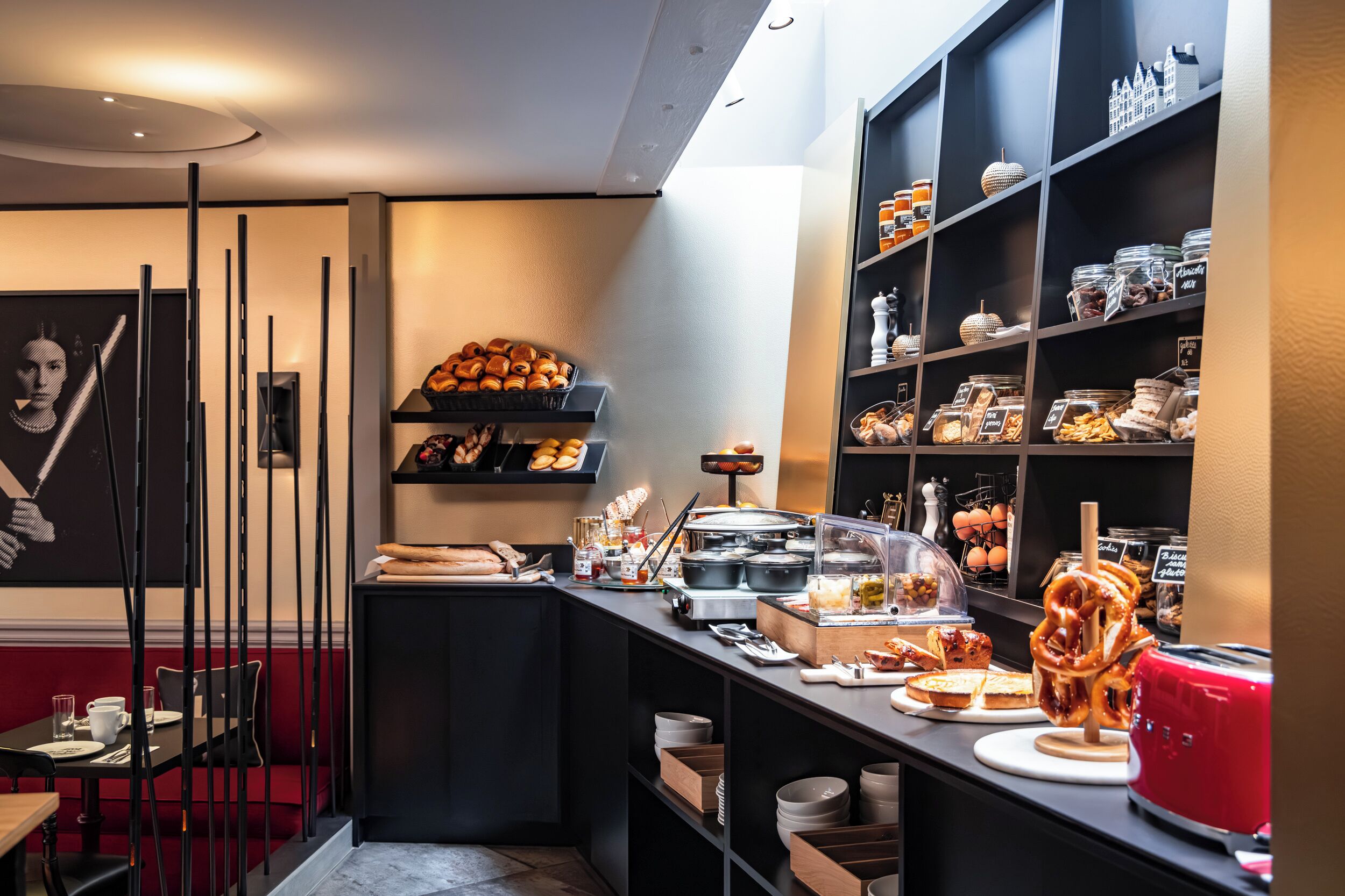 Daily buffet breakfast for a fee