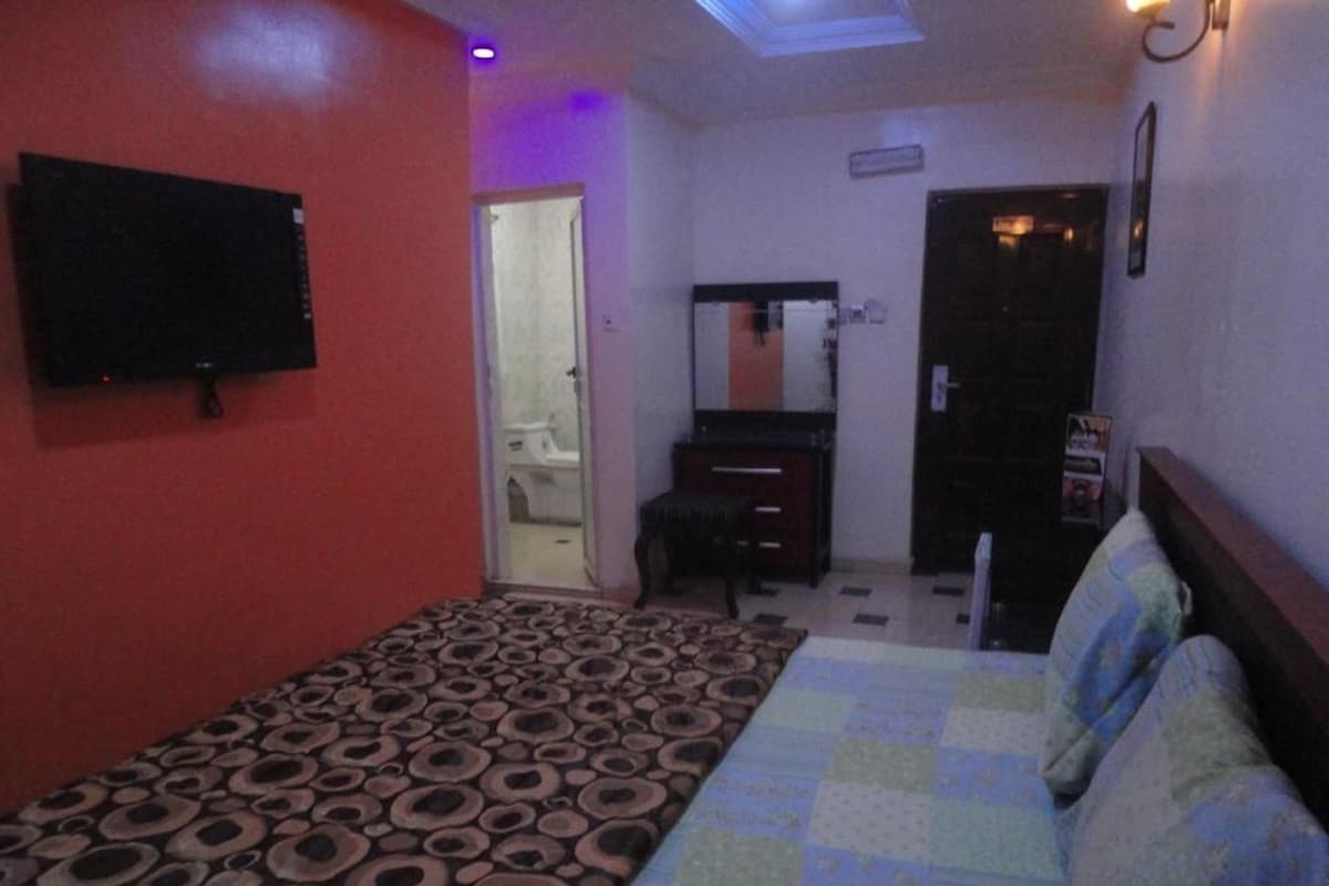Desk, WiFi (free), bed sheets
